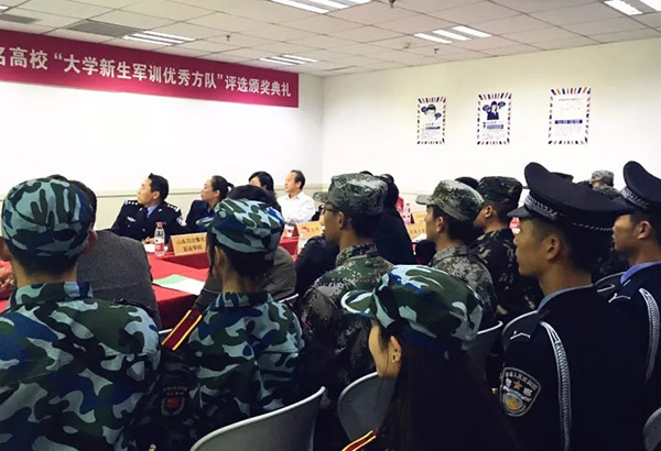 济南启德考培举办山东省首届“大学新生军训优秀方队”评选颁奖活动