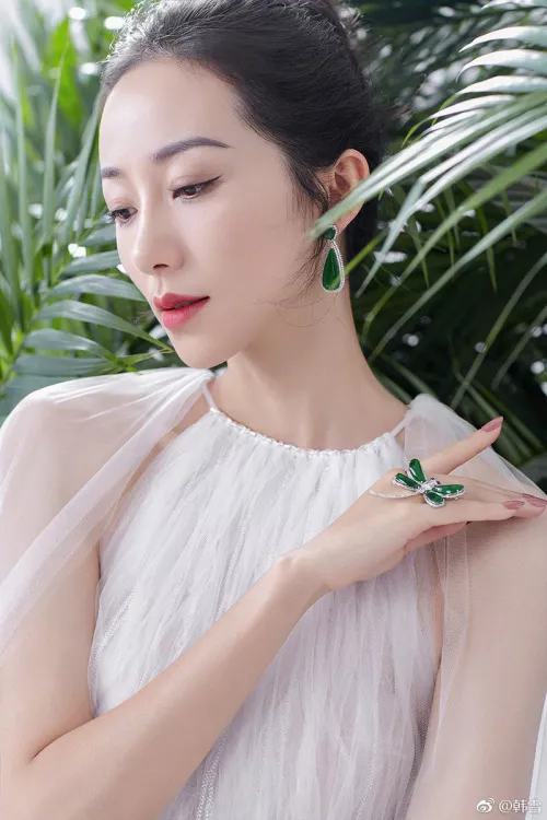 韩雪赤脚配音《海绵宝宝》,英语发音惊艳全场 韩雪赤脚配音《海绵宝宝》,英语发音惊艳全场