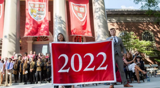 哈佛新校长开学演讲：大学4年的21000小时，请与这3类人同行