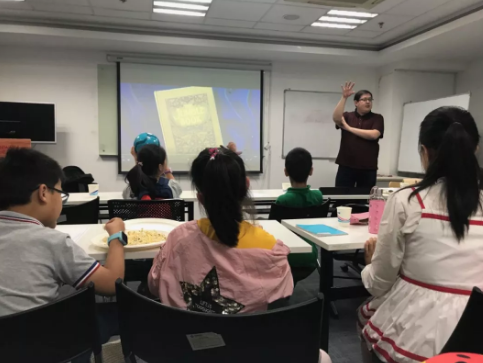 想双效提高英语？一流国际学校学生除了看英文小说，竟然还偷偷做这件事！